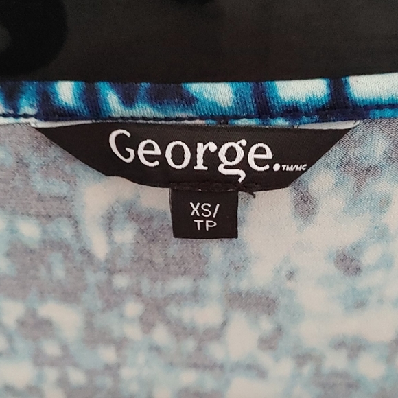 3/$20 George sleeveless blouse - Picture 2 of 2